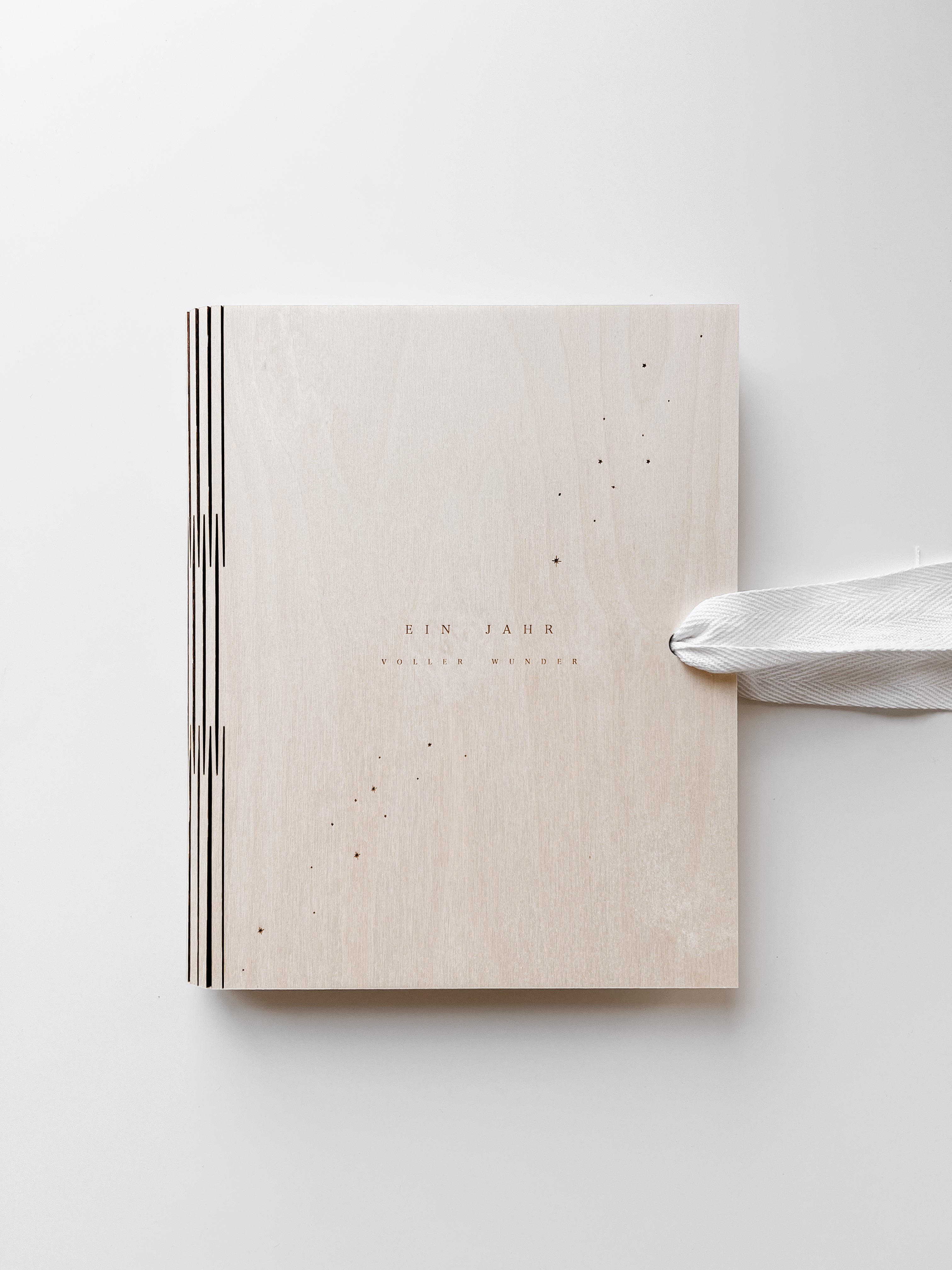 Erinnerungsalbum aus Holz - Ein Jahr voller Wunder