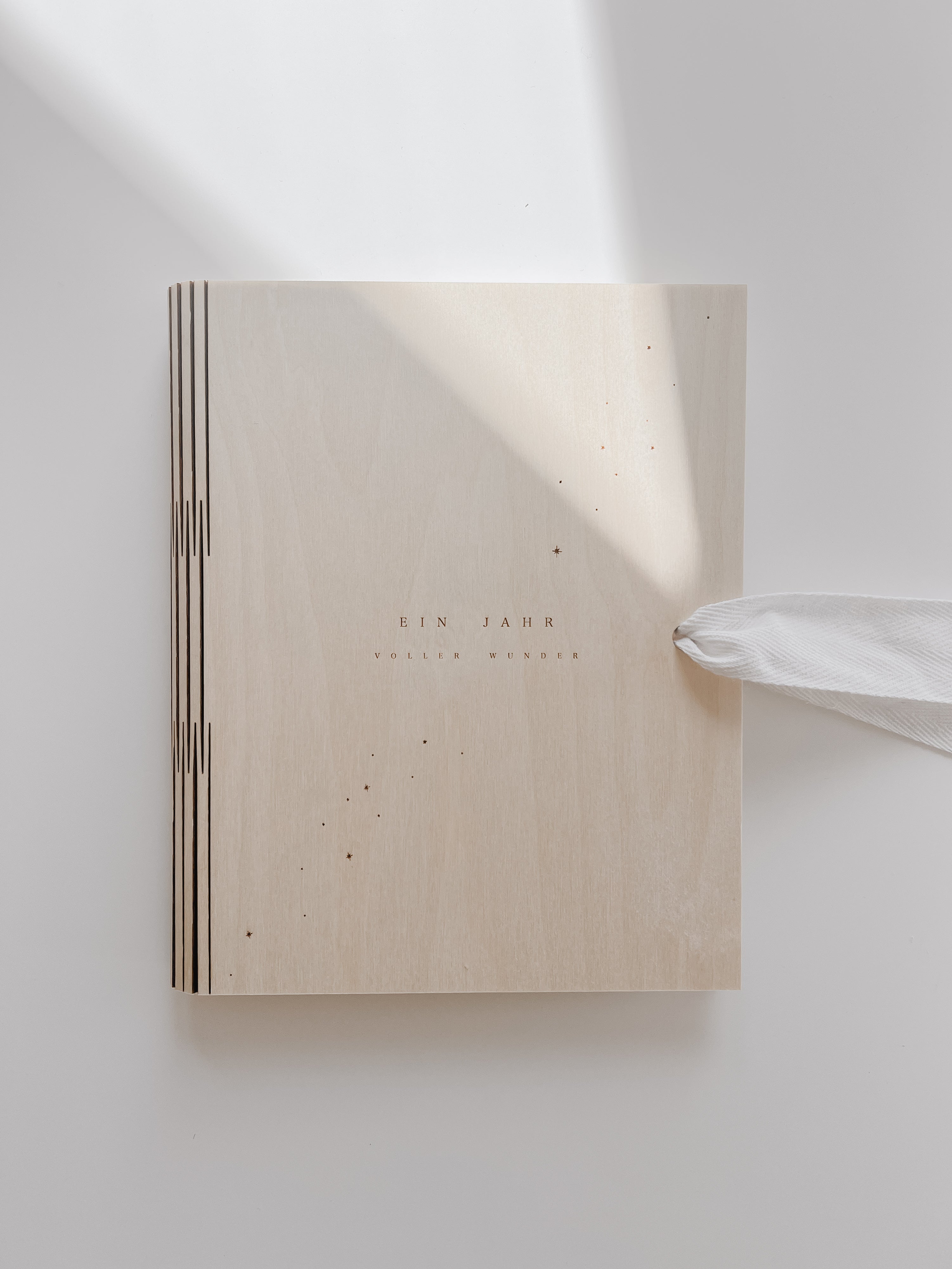 Erinnerungsalbum aus Holz - Ein Jahr voller Wunder