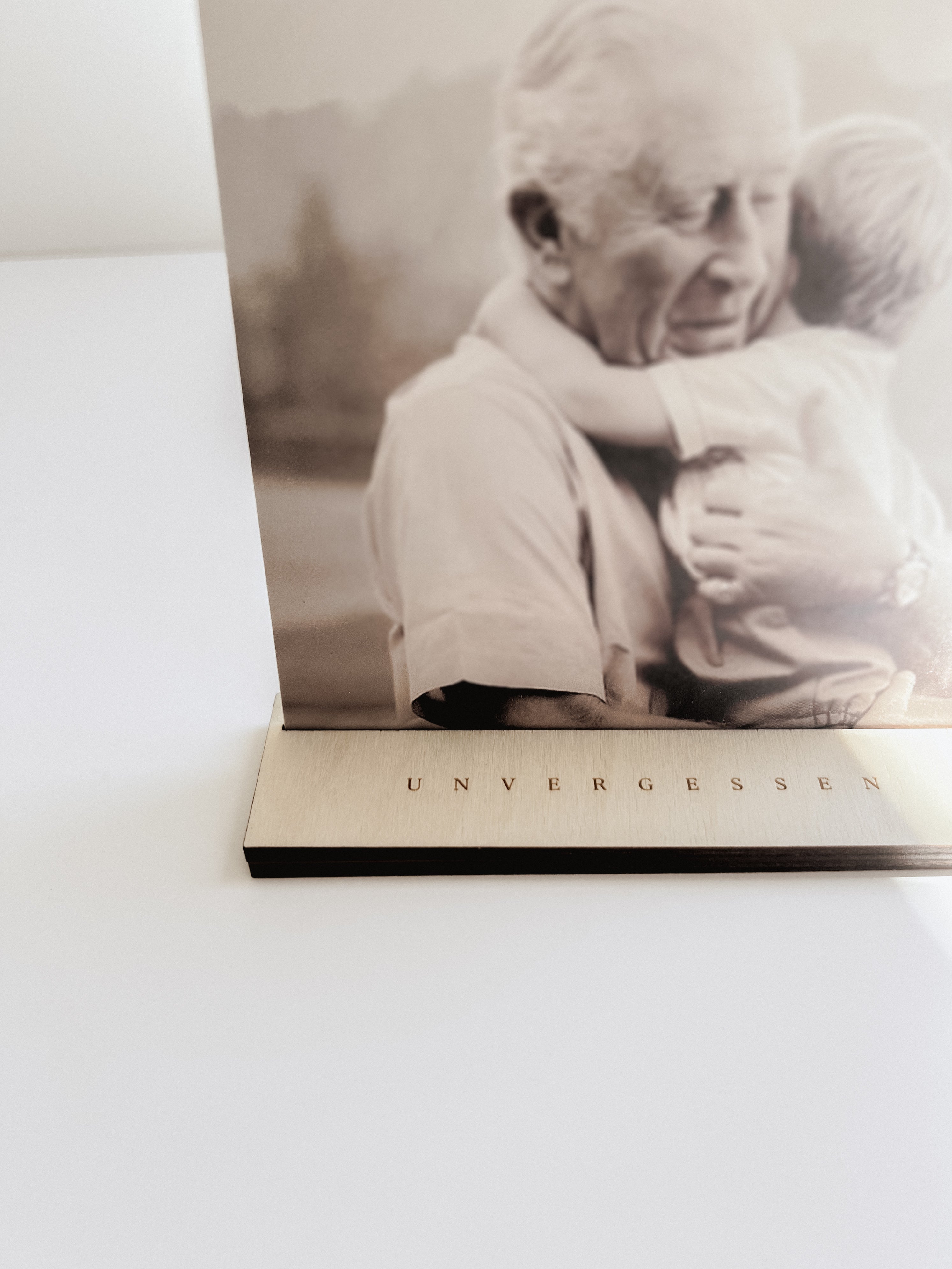 Kartenhalter aus Holz - Unvergessen