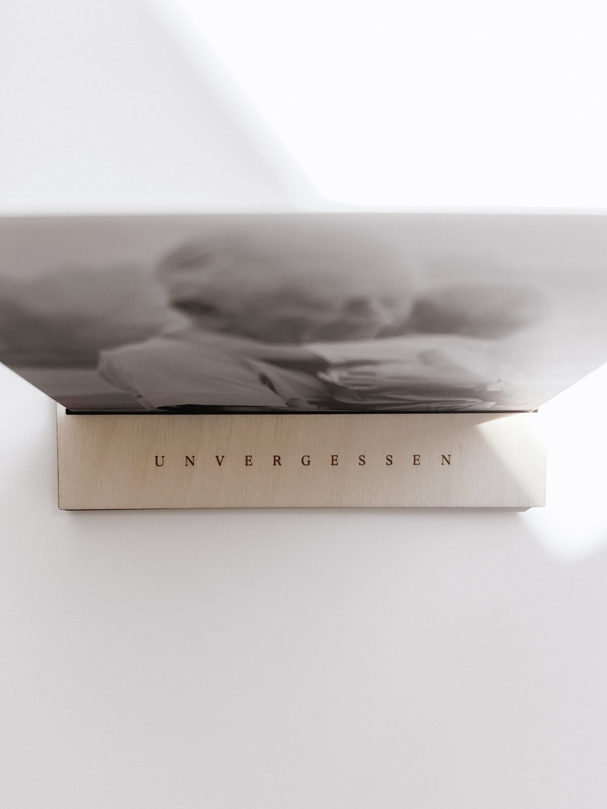 Kartenhalter aus Holz - Unvergessen