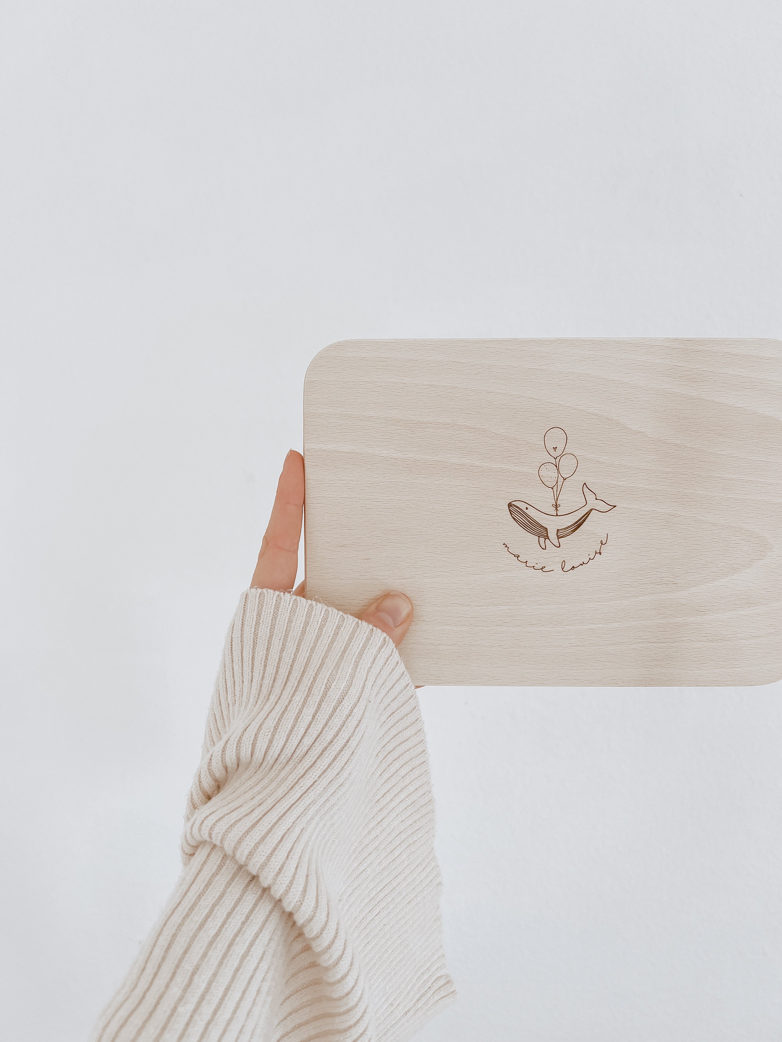 Frühstücksbrettchen personalisiert - Wal mit Ballon