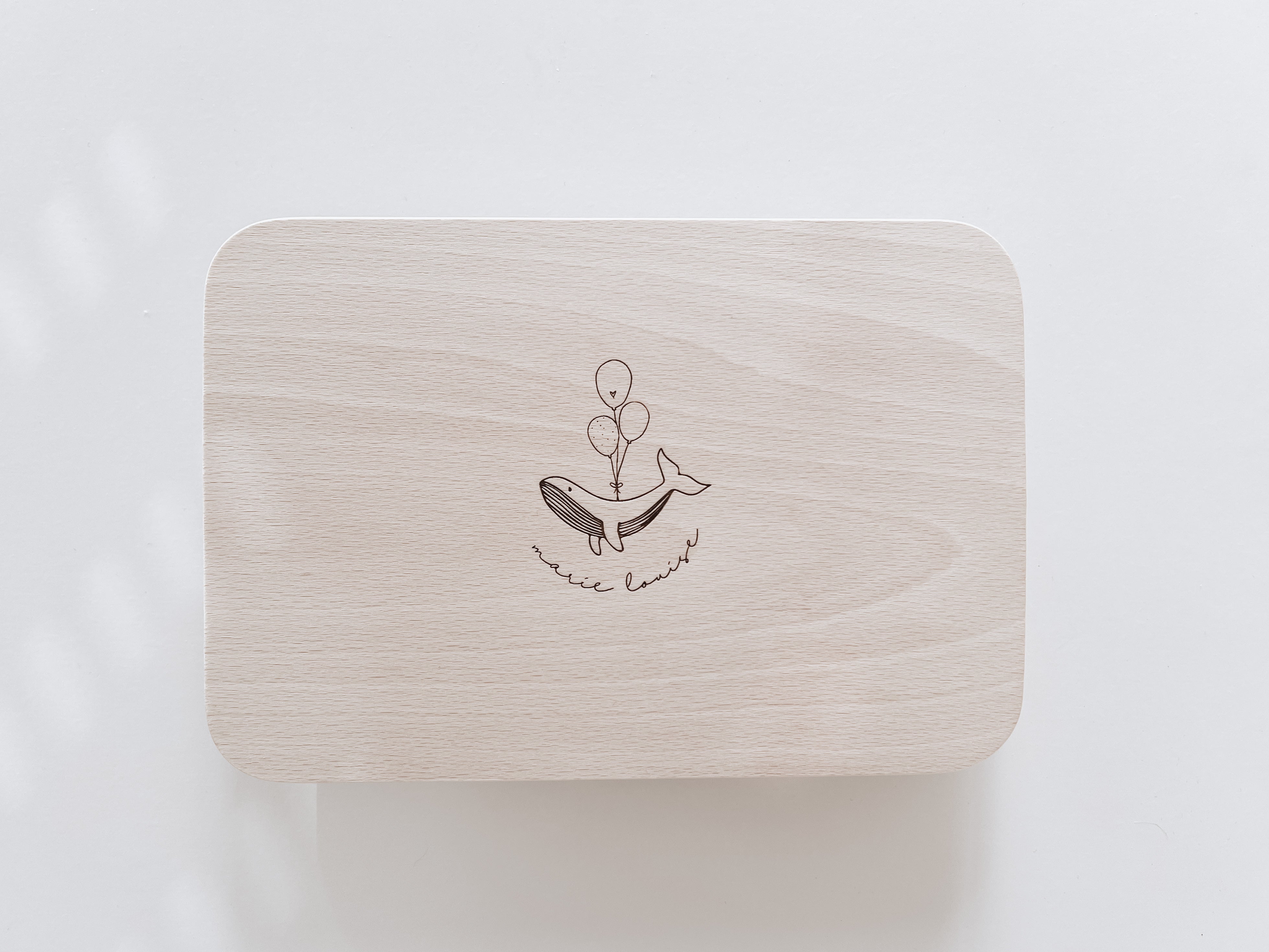 Frühstücksbrettchen personalisiert - Wal mit Ballon
