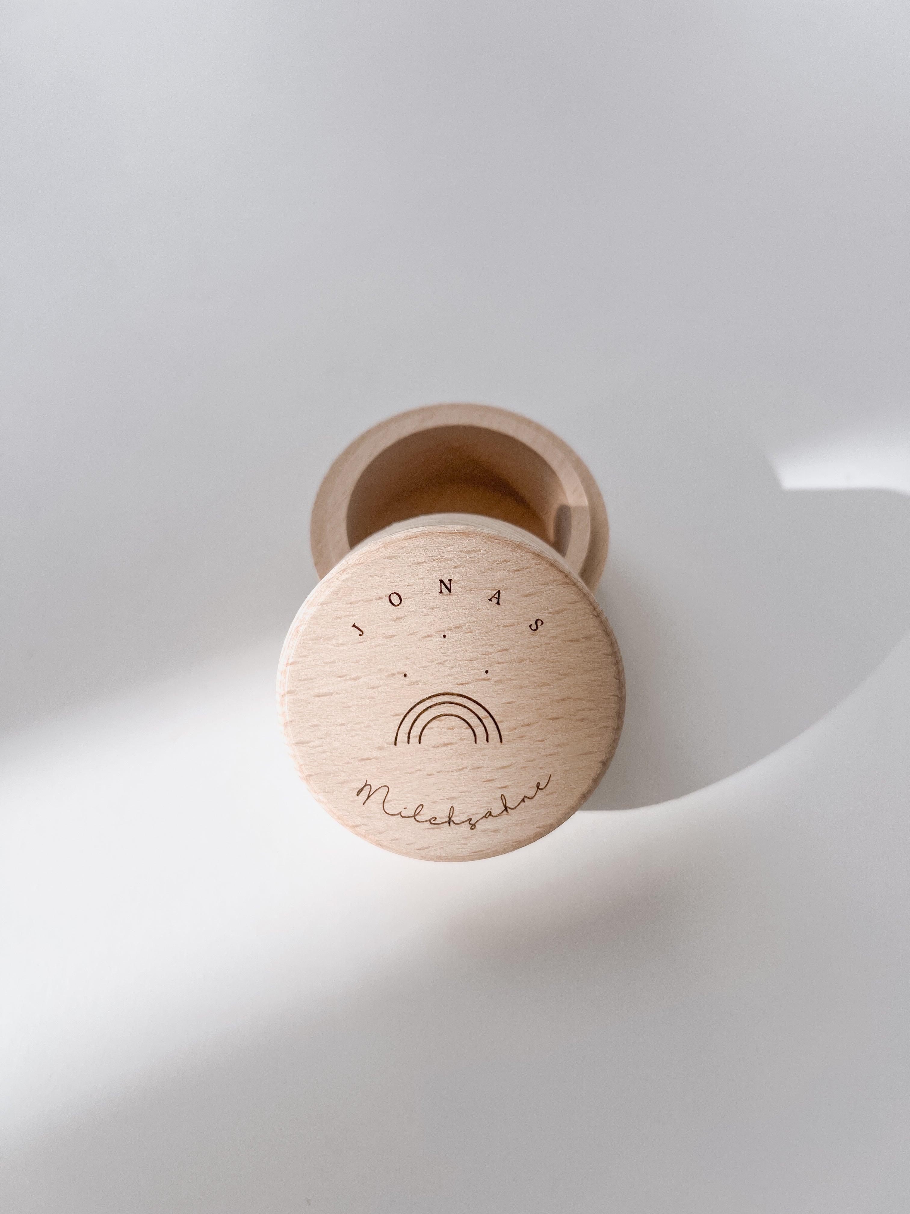 Zahndose Holz personalisiert - Regenbogen Gravur
