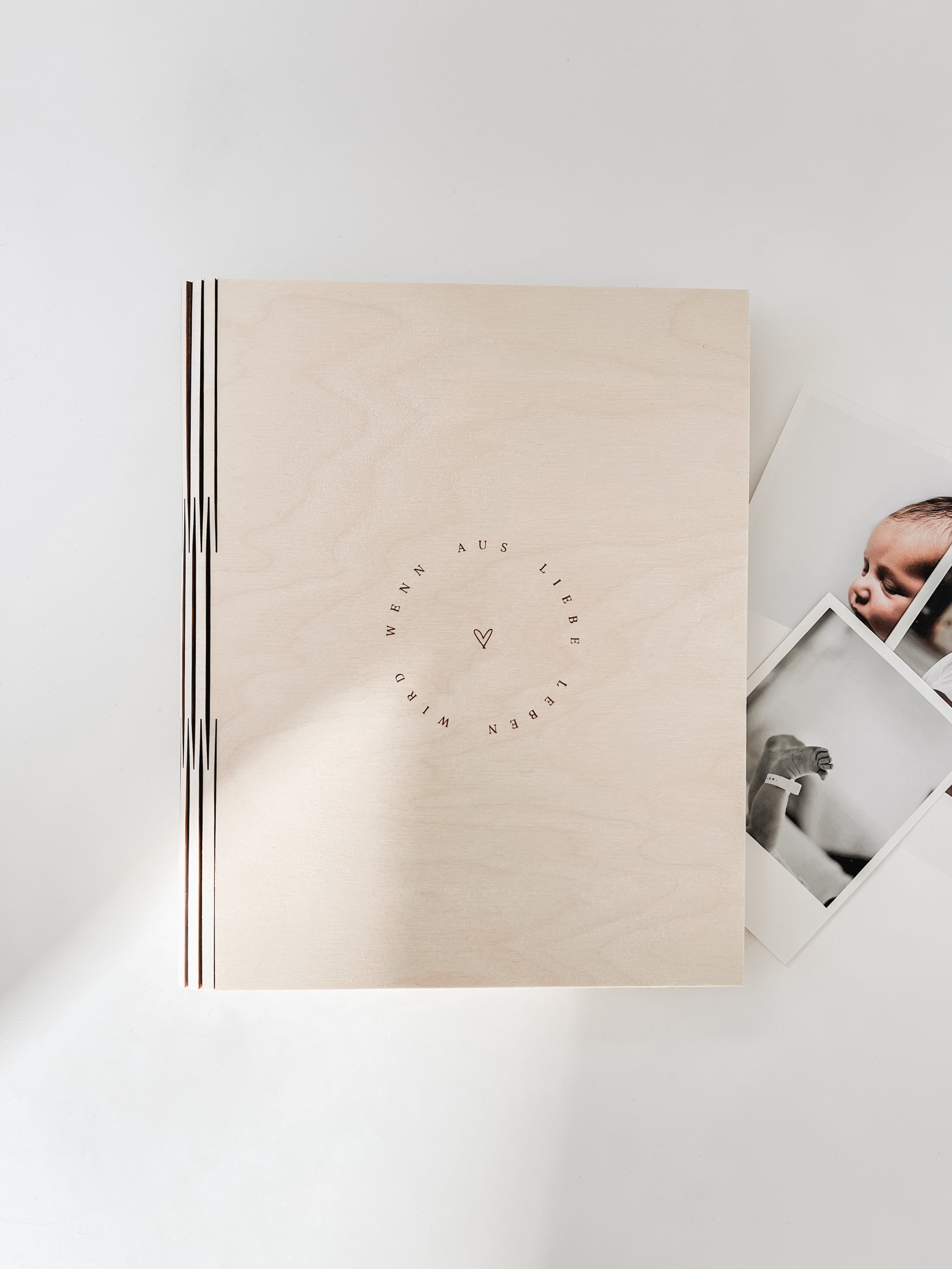 Erinnerungsalbum aus Holz - Wenn aus Liebe, Leben wird
