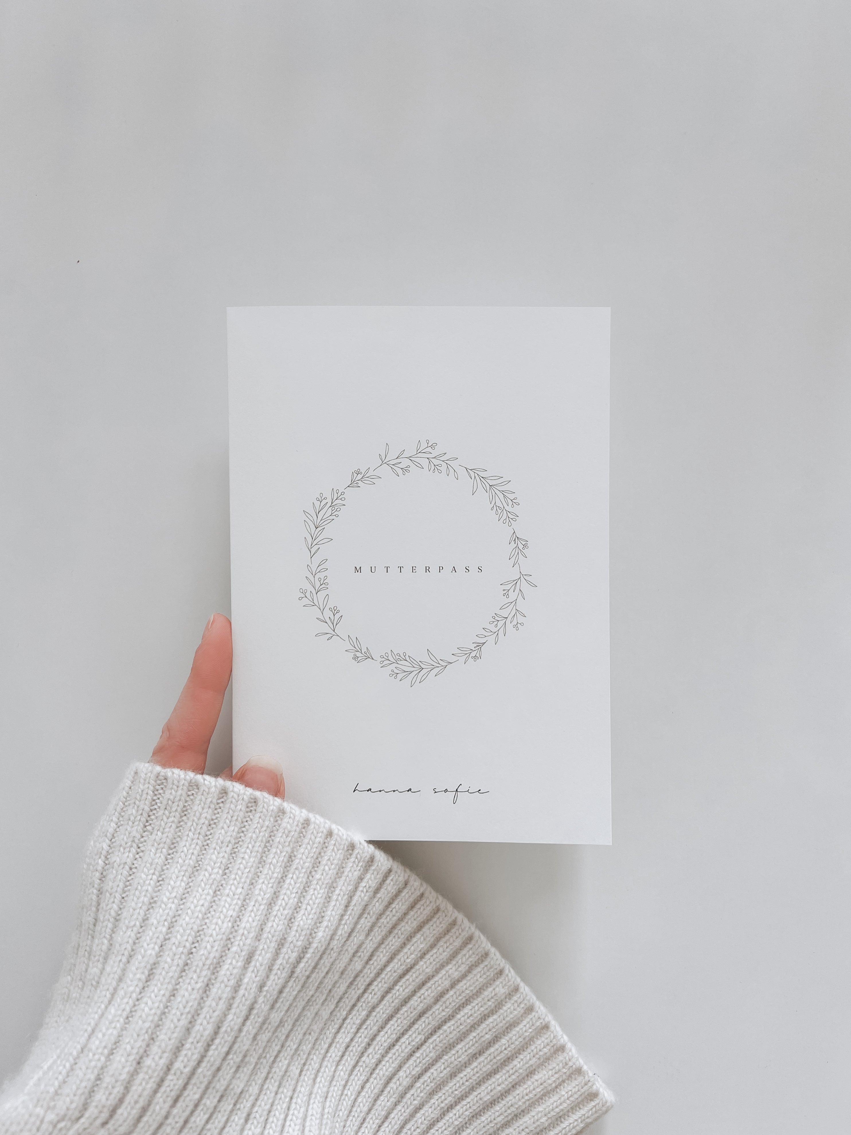 Mutterpasshülle personalisiert mit Namen - Blumenkranz