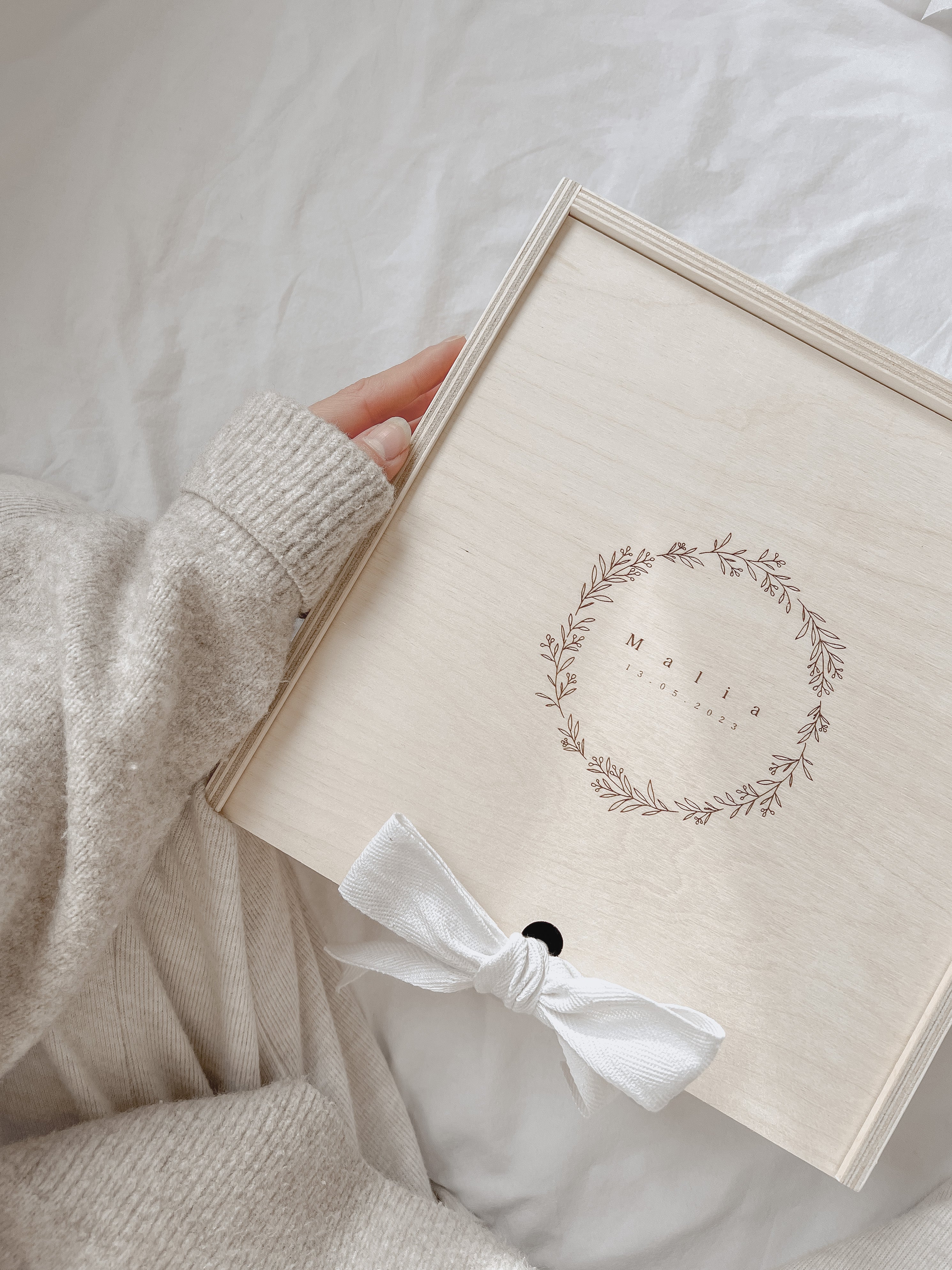 Erinnerungskiste personalisiert - Blumenkranz