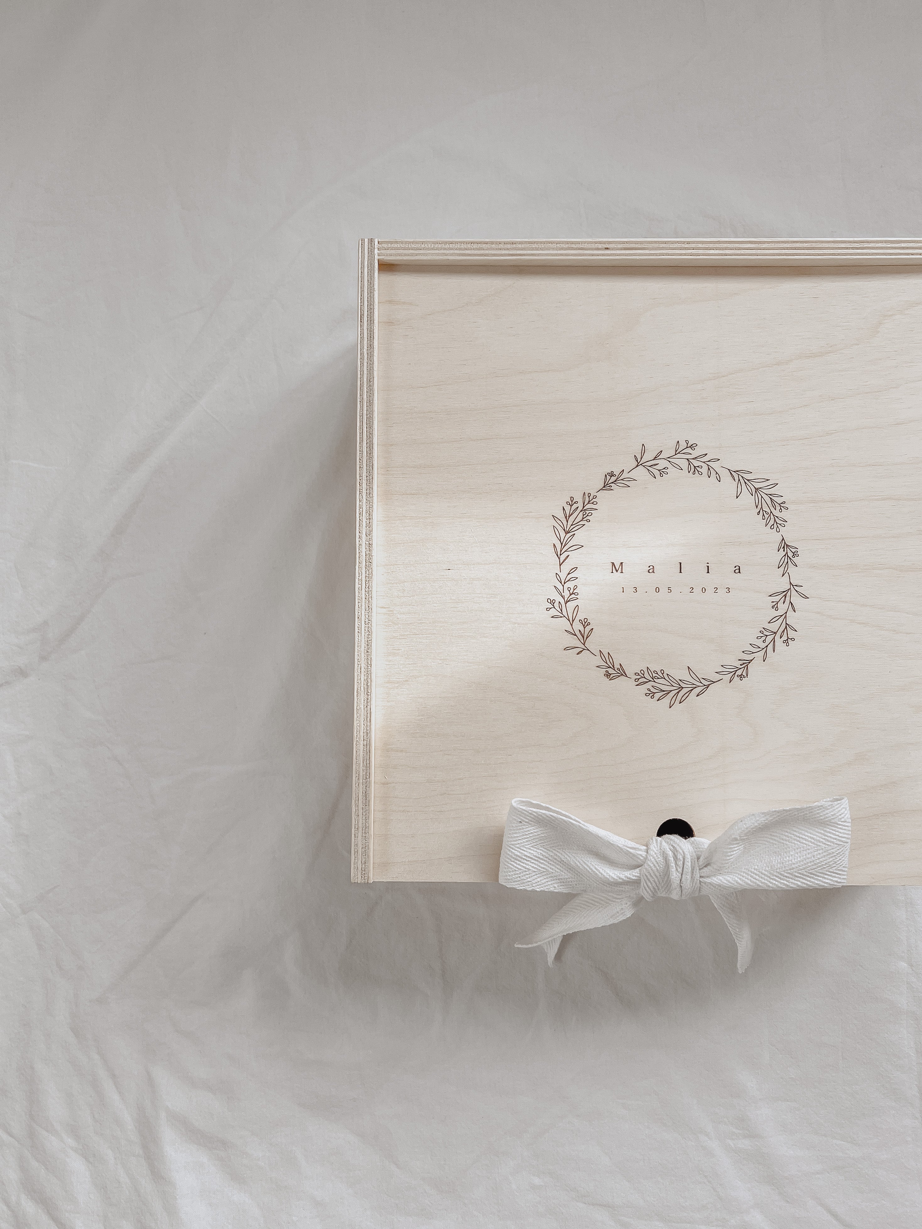 Erinnerungskiste personalisiert - Blumenkranz