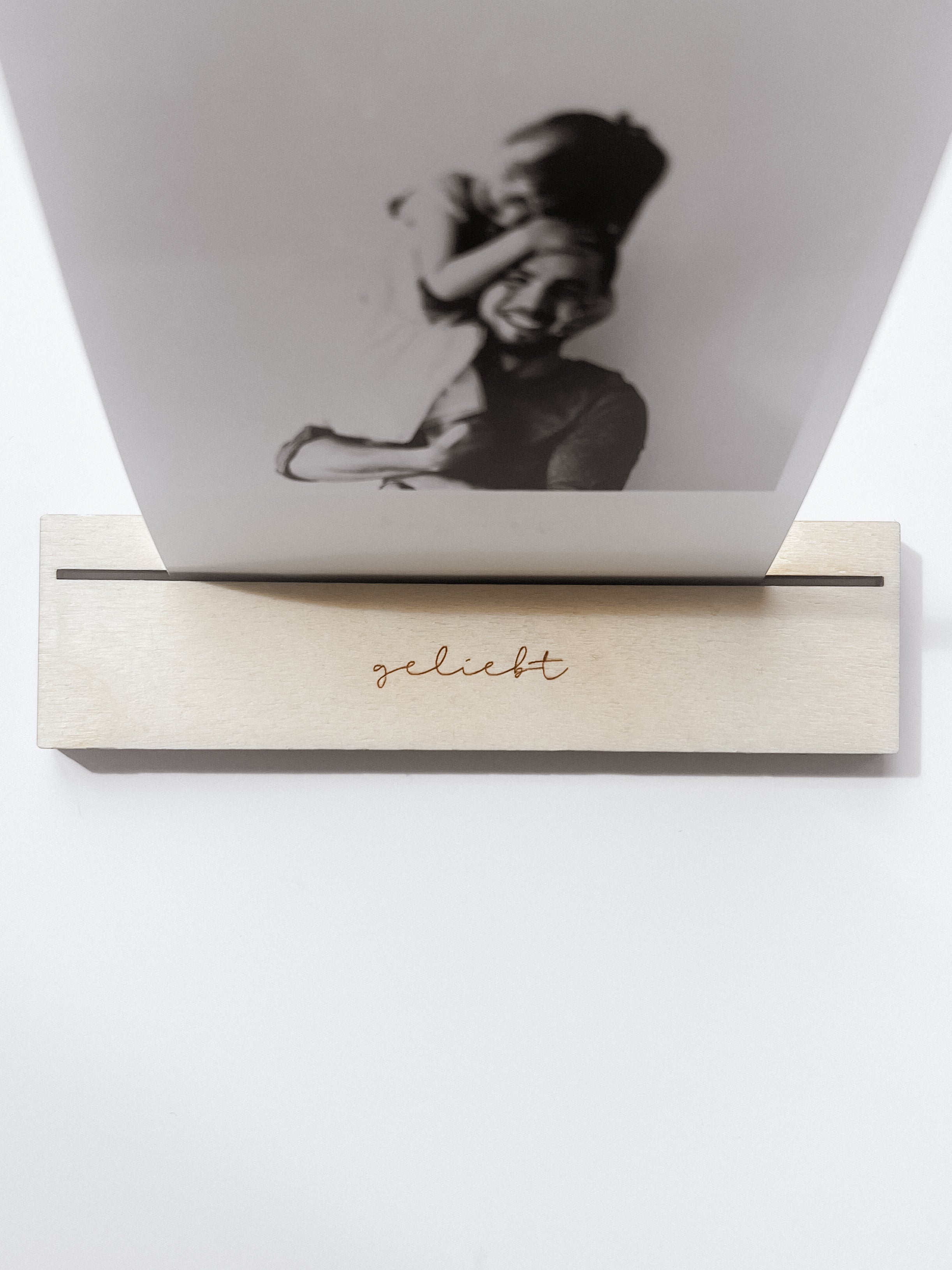 Kartenhalter aus Holz - geliebt