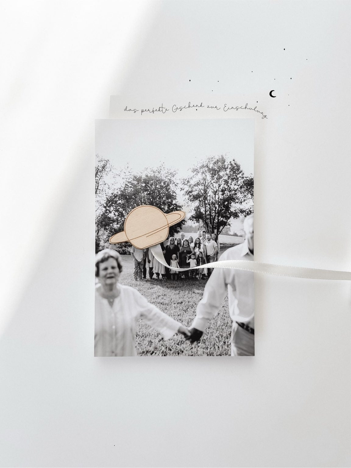 Lesezeichen Holz Saturn Schultüte Einschulung – Buchzeichen Kinder Naturholz – handgefertigt minimalistisch Geschenk Deutschland