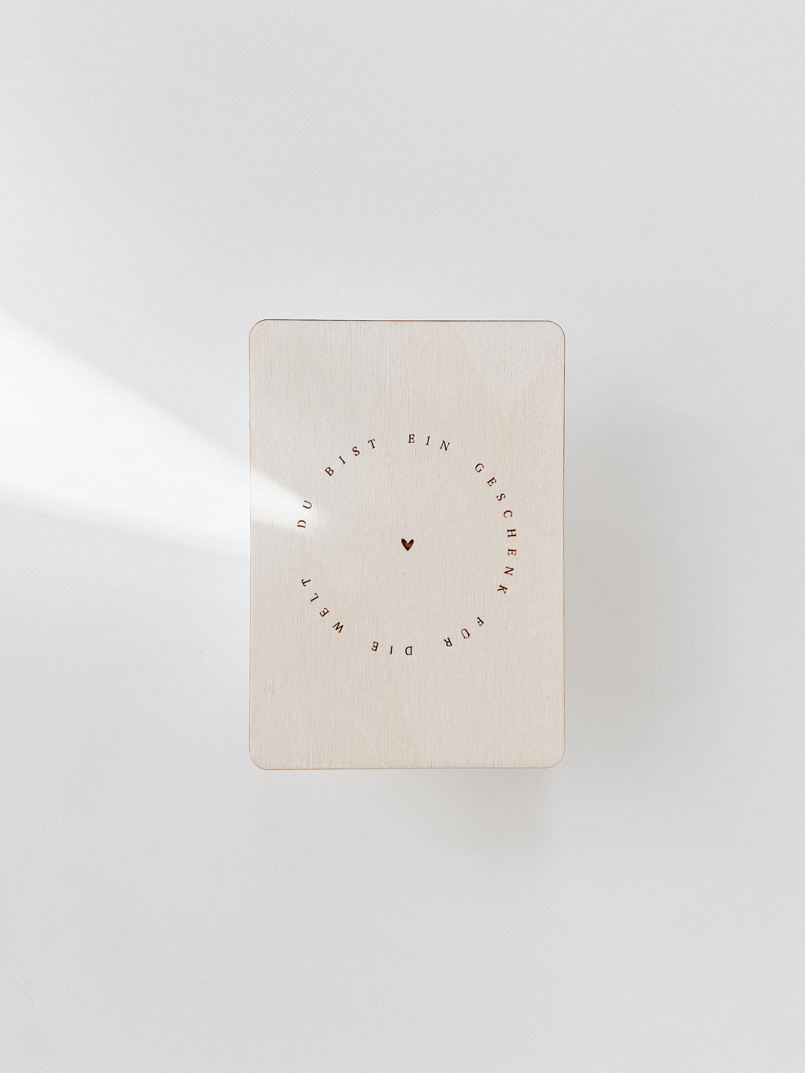 Karte zur Geburt aus Holz - Geschenk für die Welt