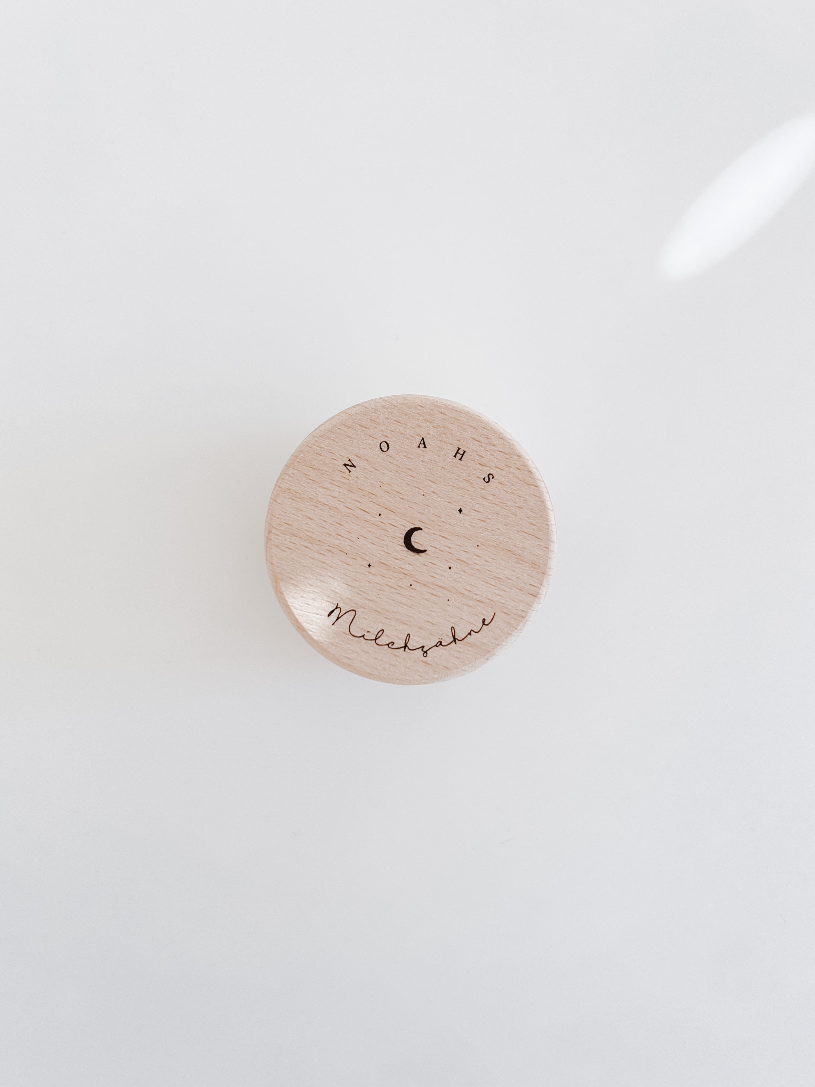 Zahndose Holz personalisiert - Mond Gravur