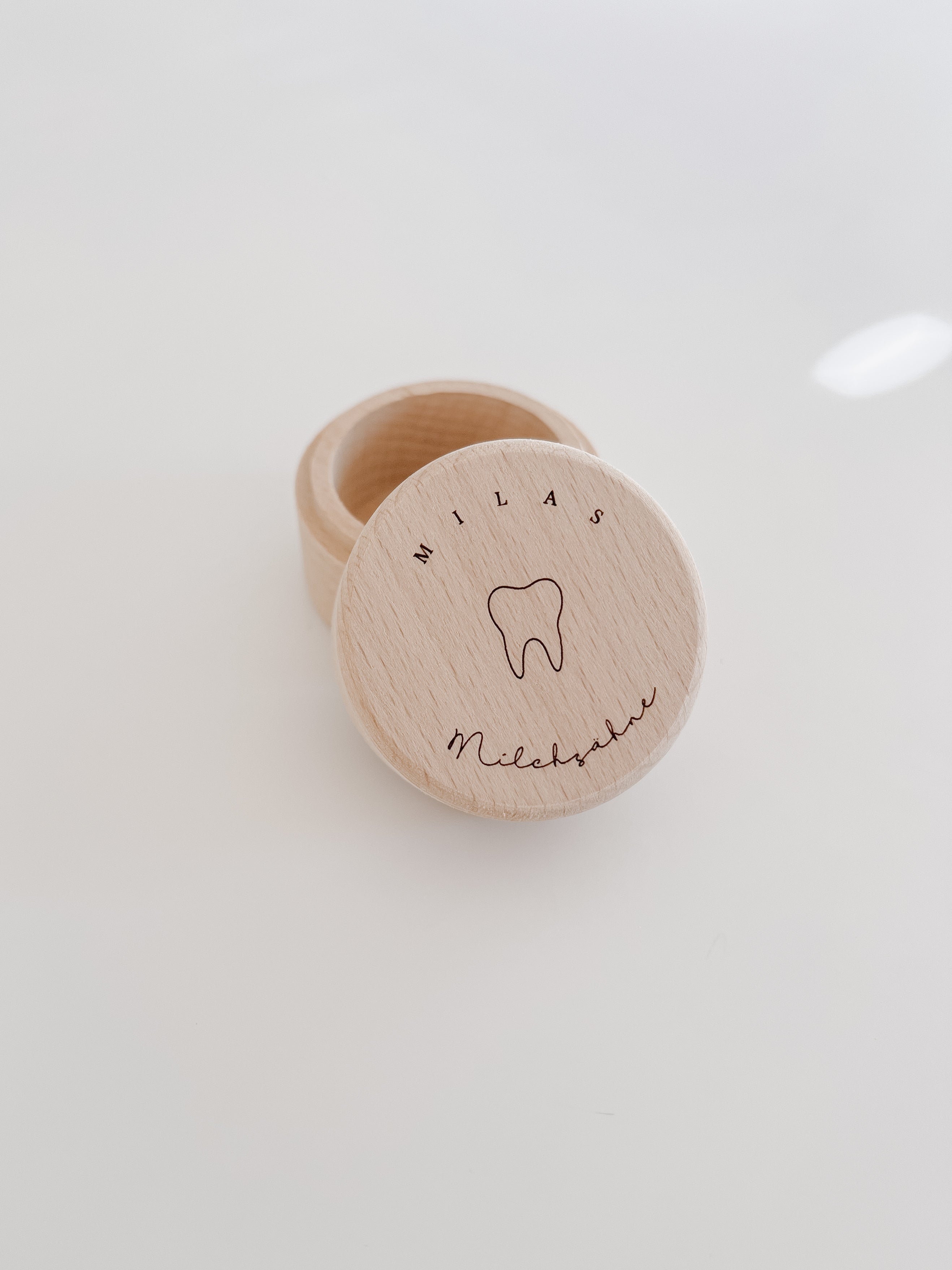 Zahndose Holz personalisiert - Zahn Gravur