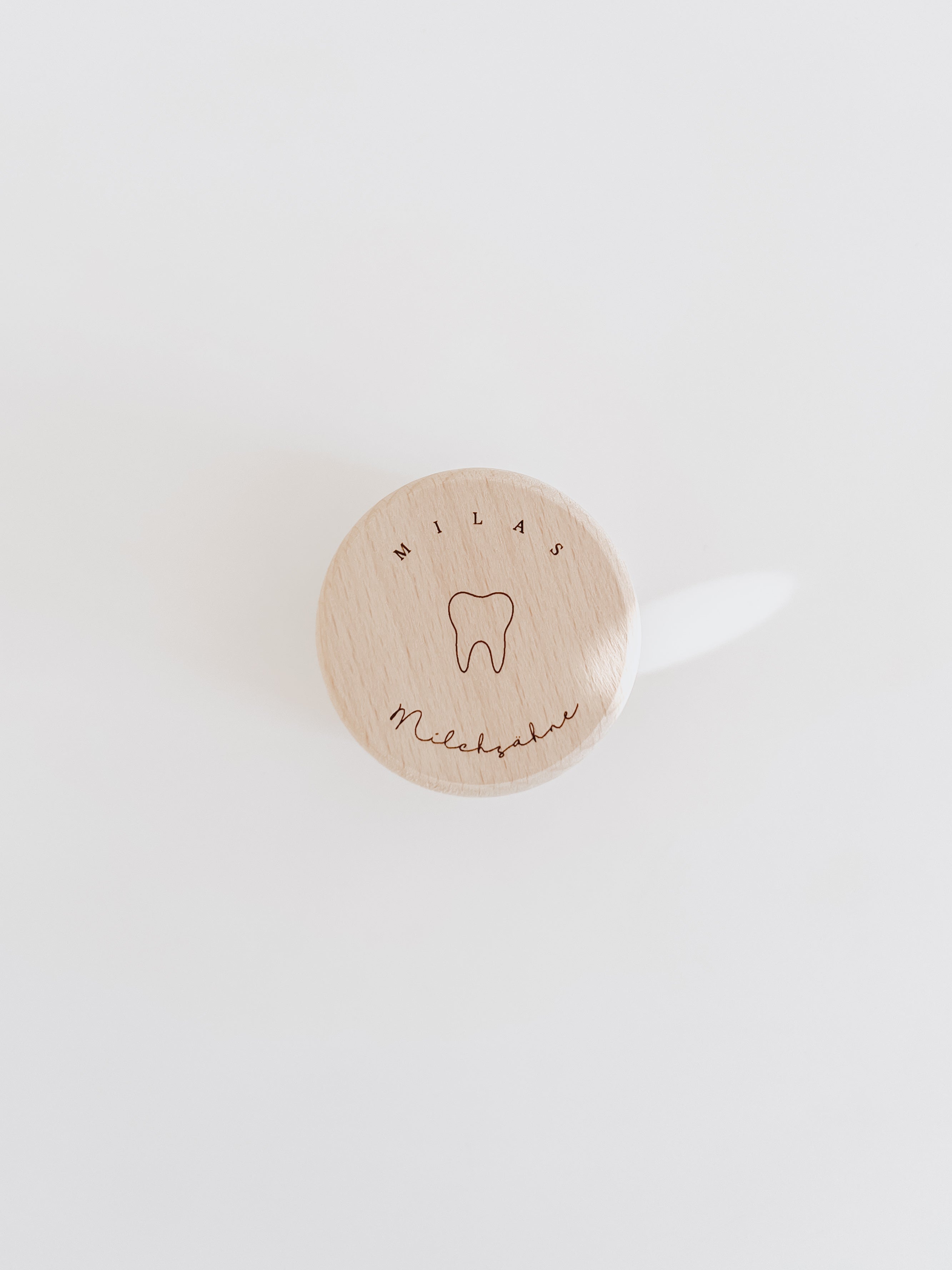 Zahndose Holz personalisiert - Zahn Gravur