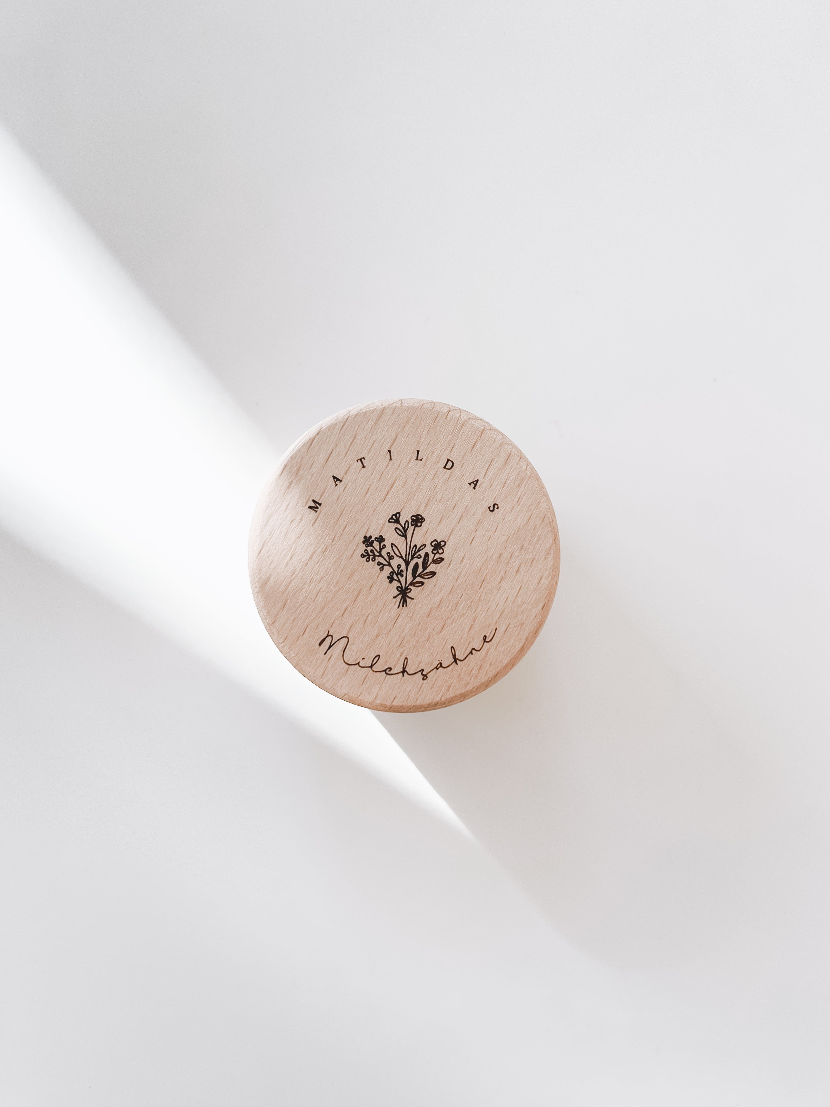 Zahndose Holz personalisiert - Blume Gravur