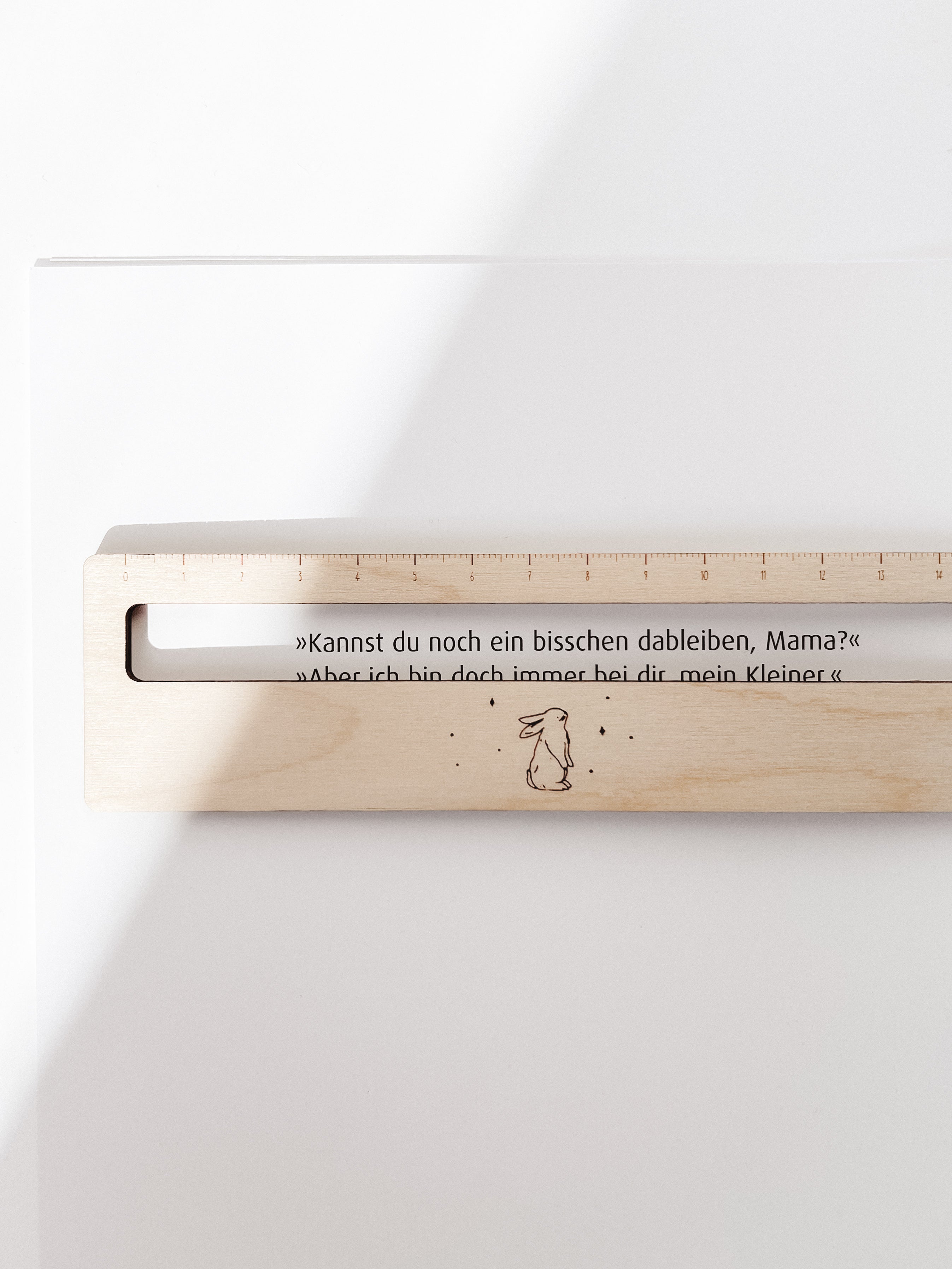 Lesehilfe aus Holz - kleiner Hase