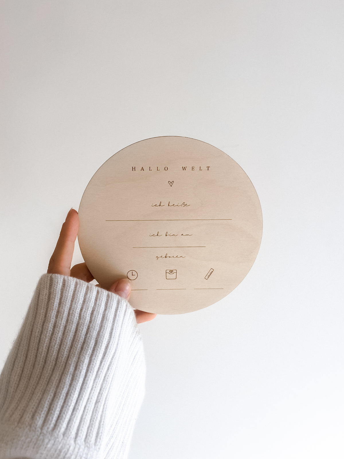 Meilensteinkarte Baby Holz “Hallo Welt” personalisierbar graviert