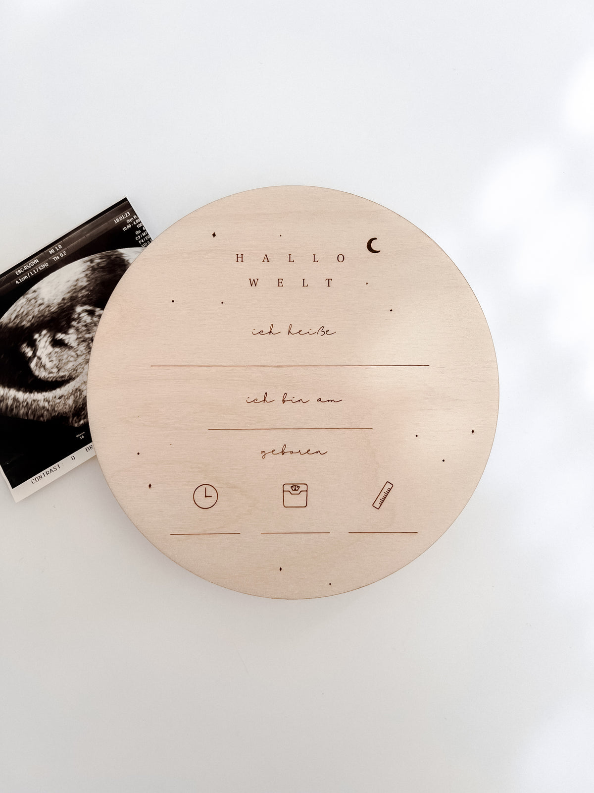 Geburtskarte rund Birkenholz Mond Design Geschenk Geburt