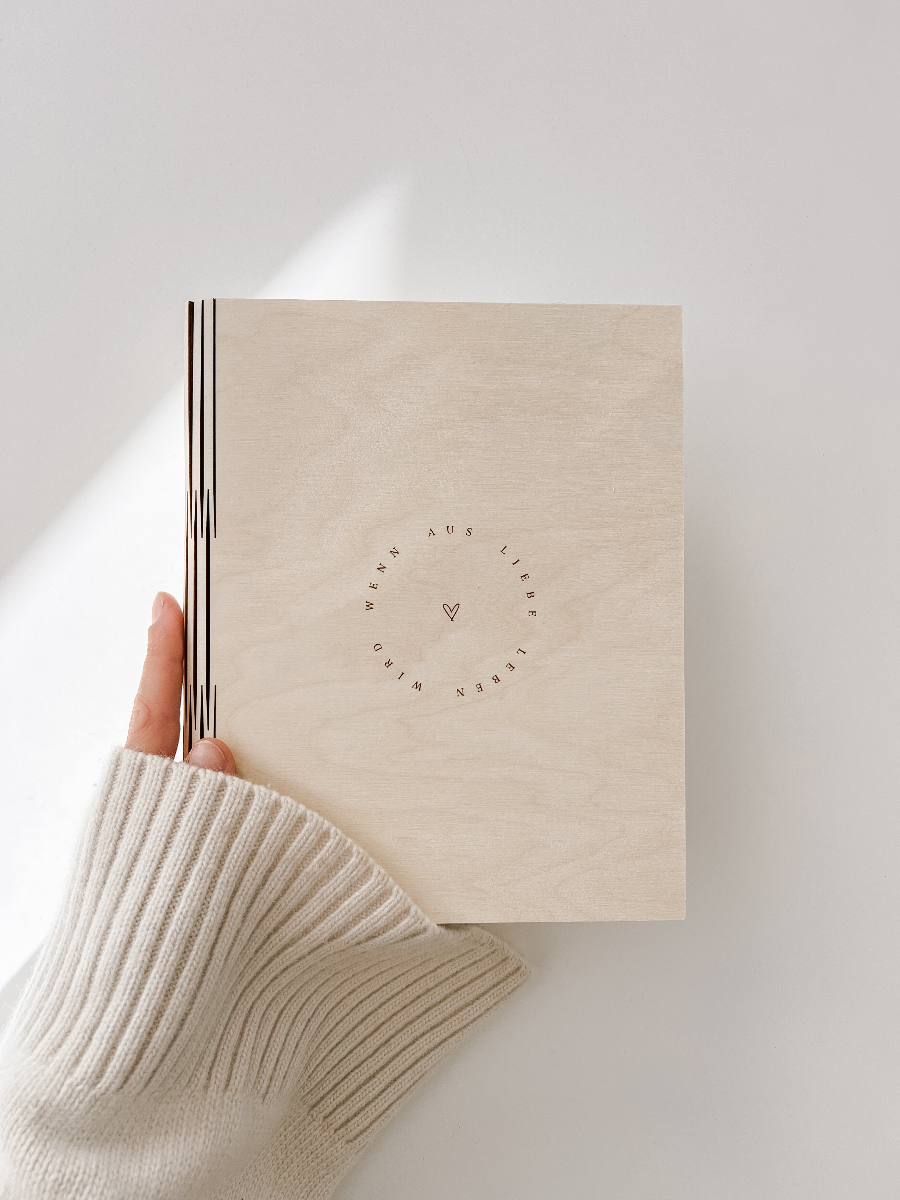 Erinnerungsalbum aus Holz - Wenn aus Liebe, Leben wird