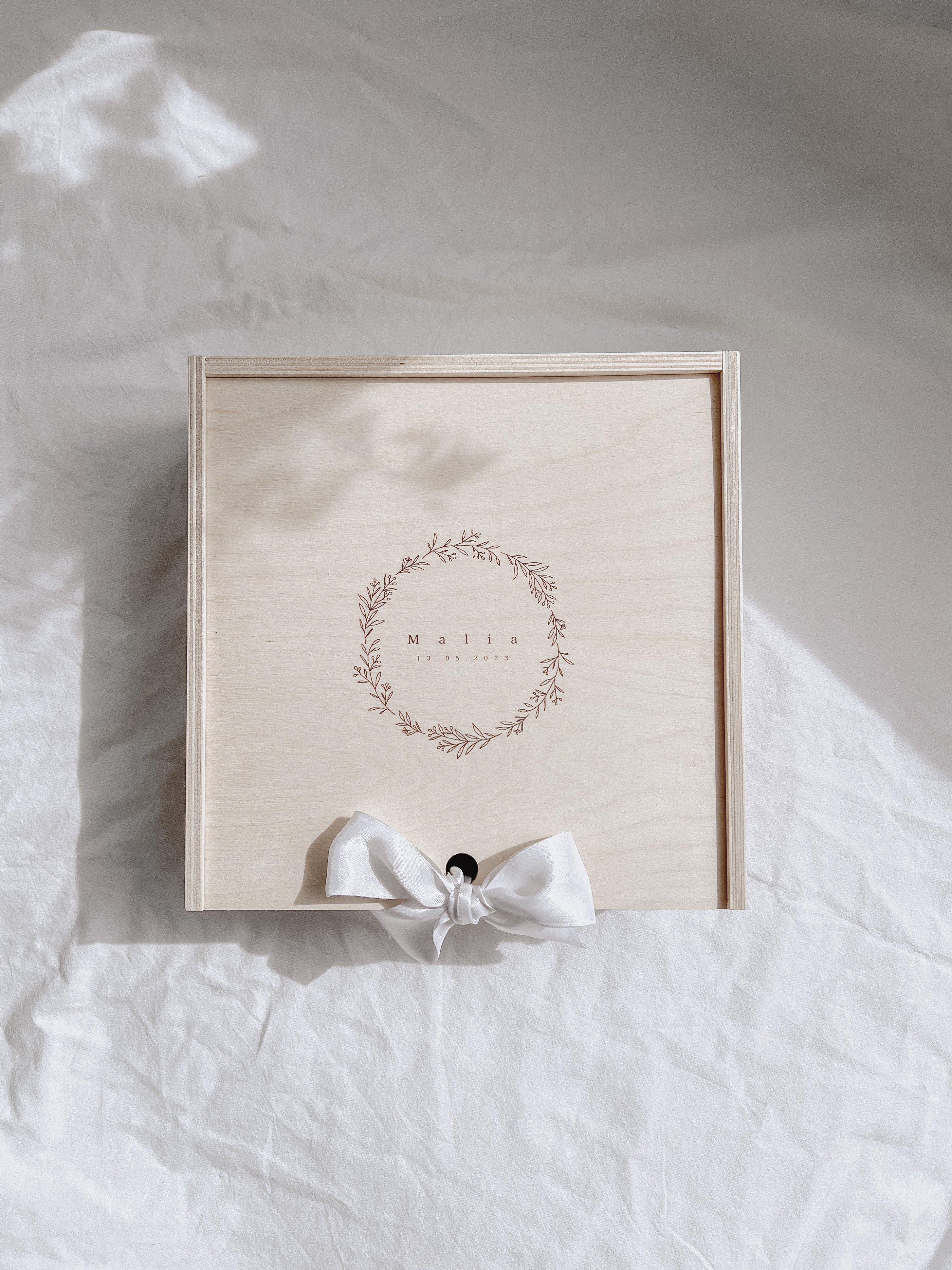 Einnerungskiste personalisiert - Blumenkranz