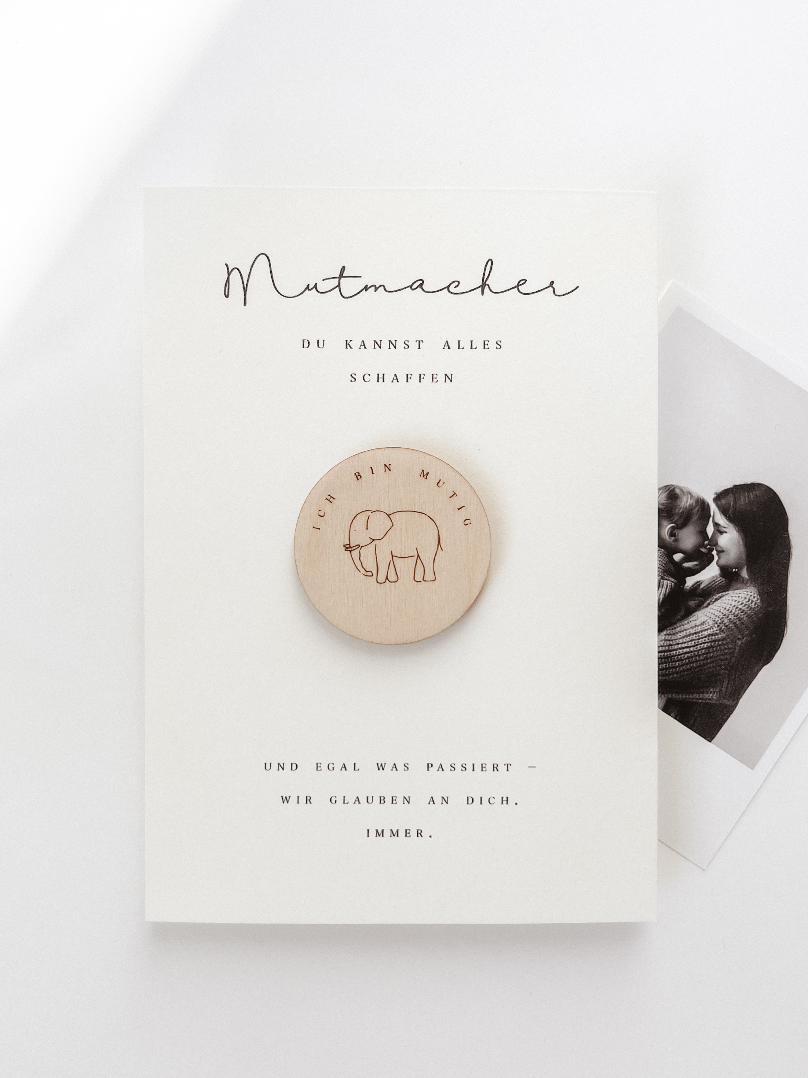 Mutmacher Holz Elefant mit Karte Ich bin mutig – Geschenk Einschulung Schulstart Kinder – handgefertigt Naturholz graviert Deutschland