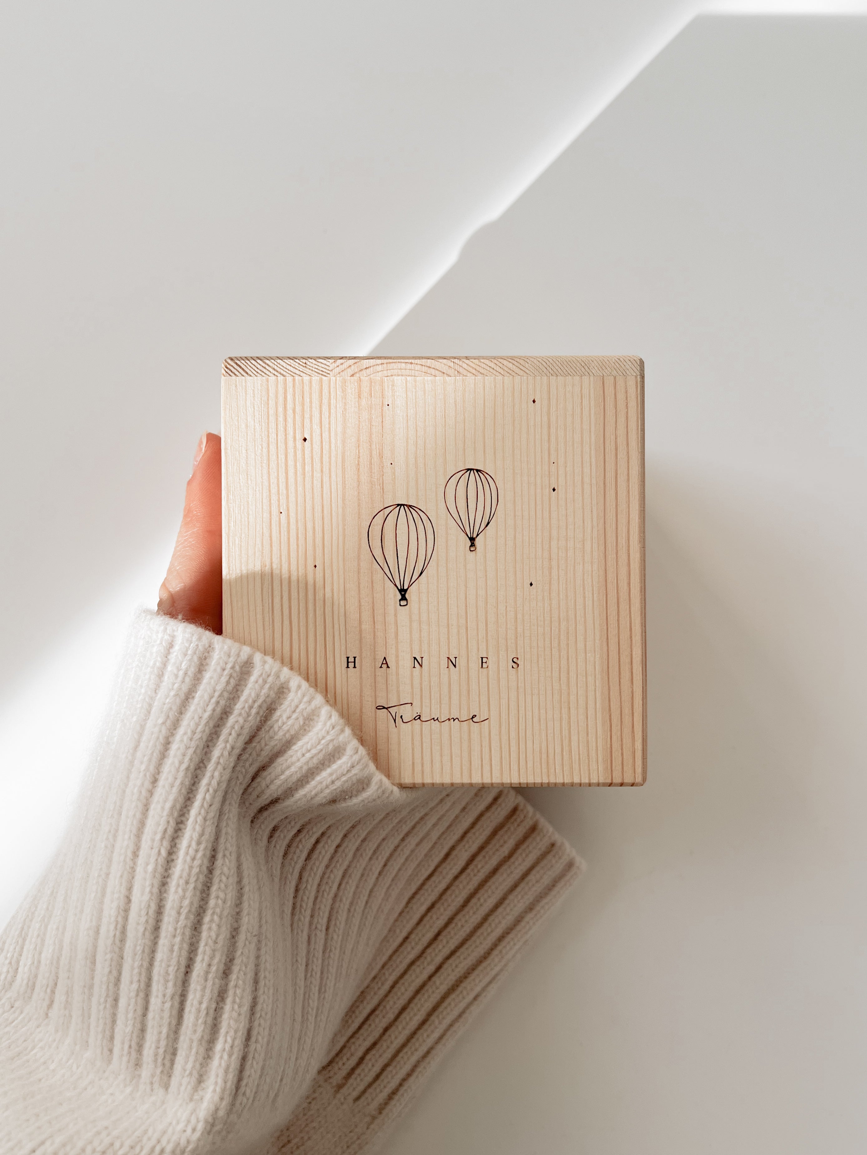 Spardose Holz Geburtstag personalisiert – Kindergeldbox mit Gravur Name – Geschenk Kinder natürliches Holz