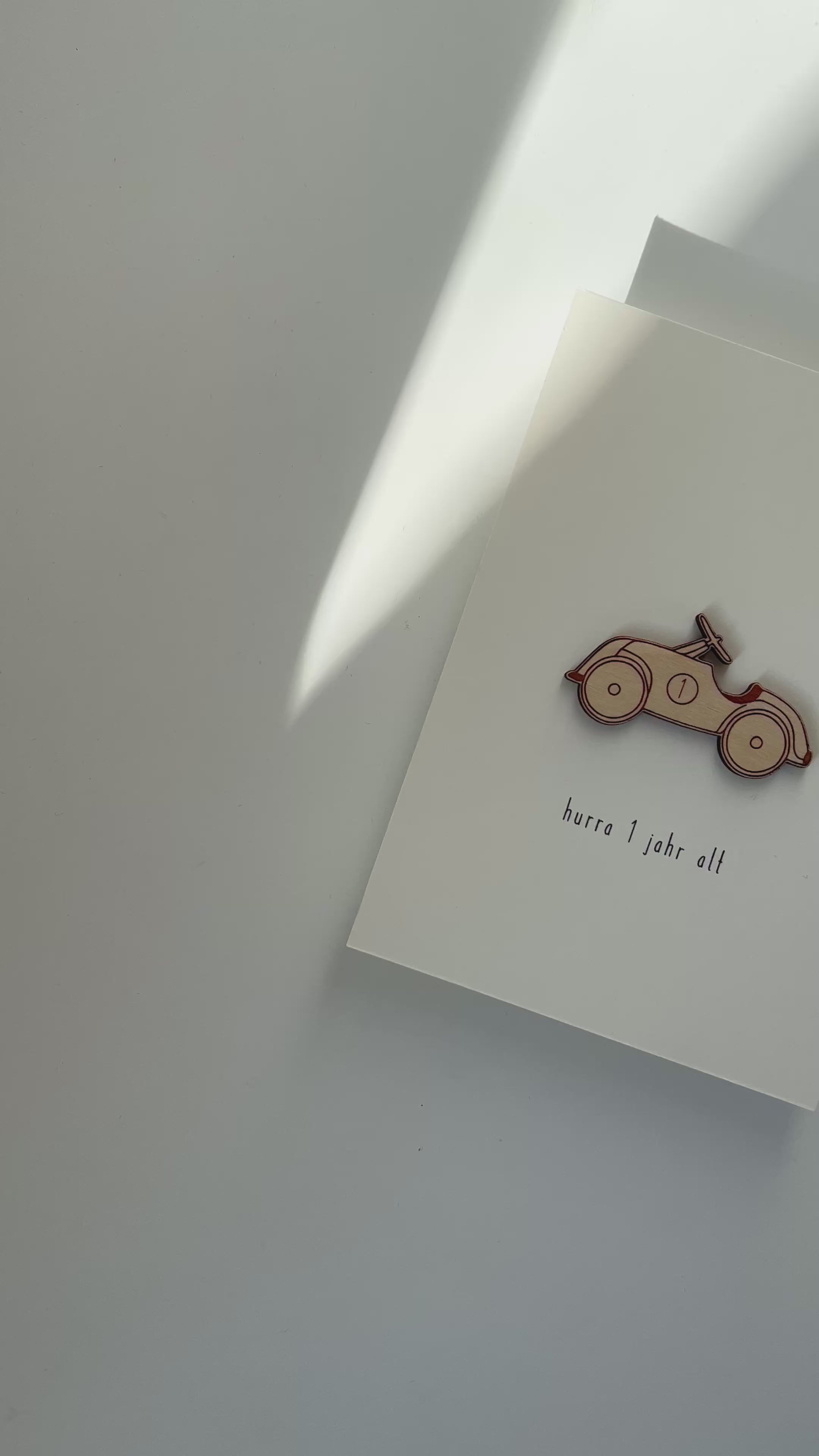 Geburtstagskarte Baby Holzauto Hurra 1 Jahr – Babyparty Geschenk Junge Mädchen – handgefertigt Naturholz minimalistisch Deutschland