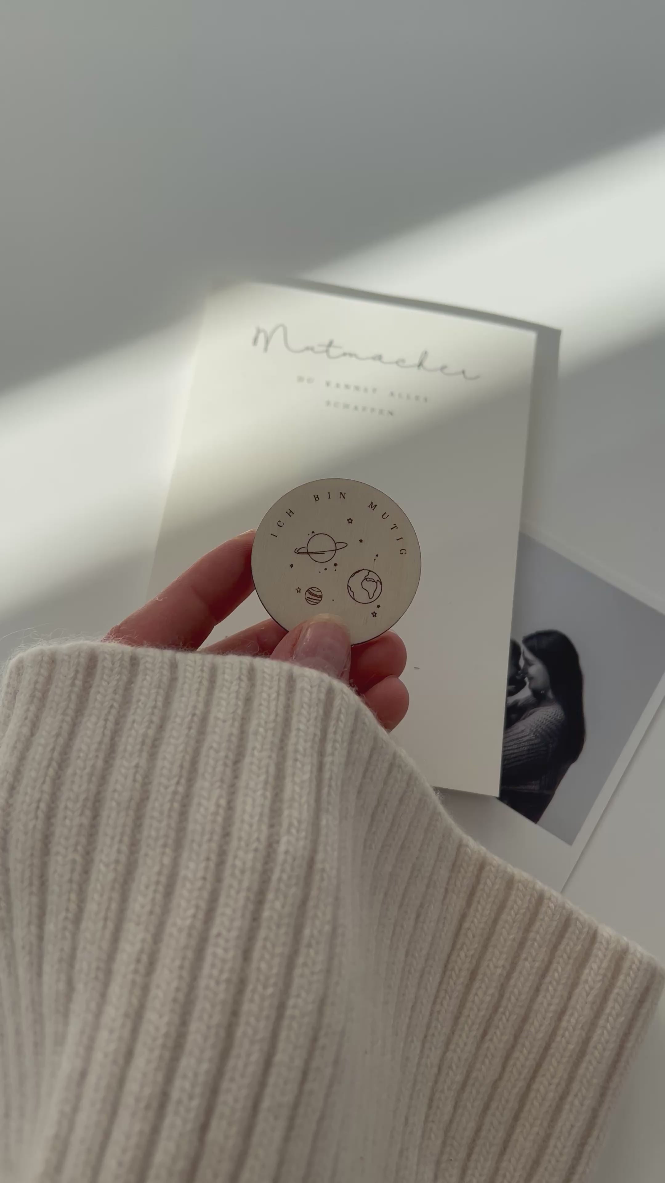 Mutmacher Holz Weltraum Geburtstagsgeschenk Kind – Ich bin mutig Gravur – Motivationsgeschenk Kinder minimalistisch