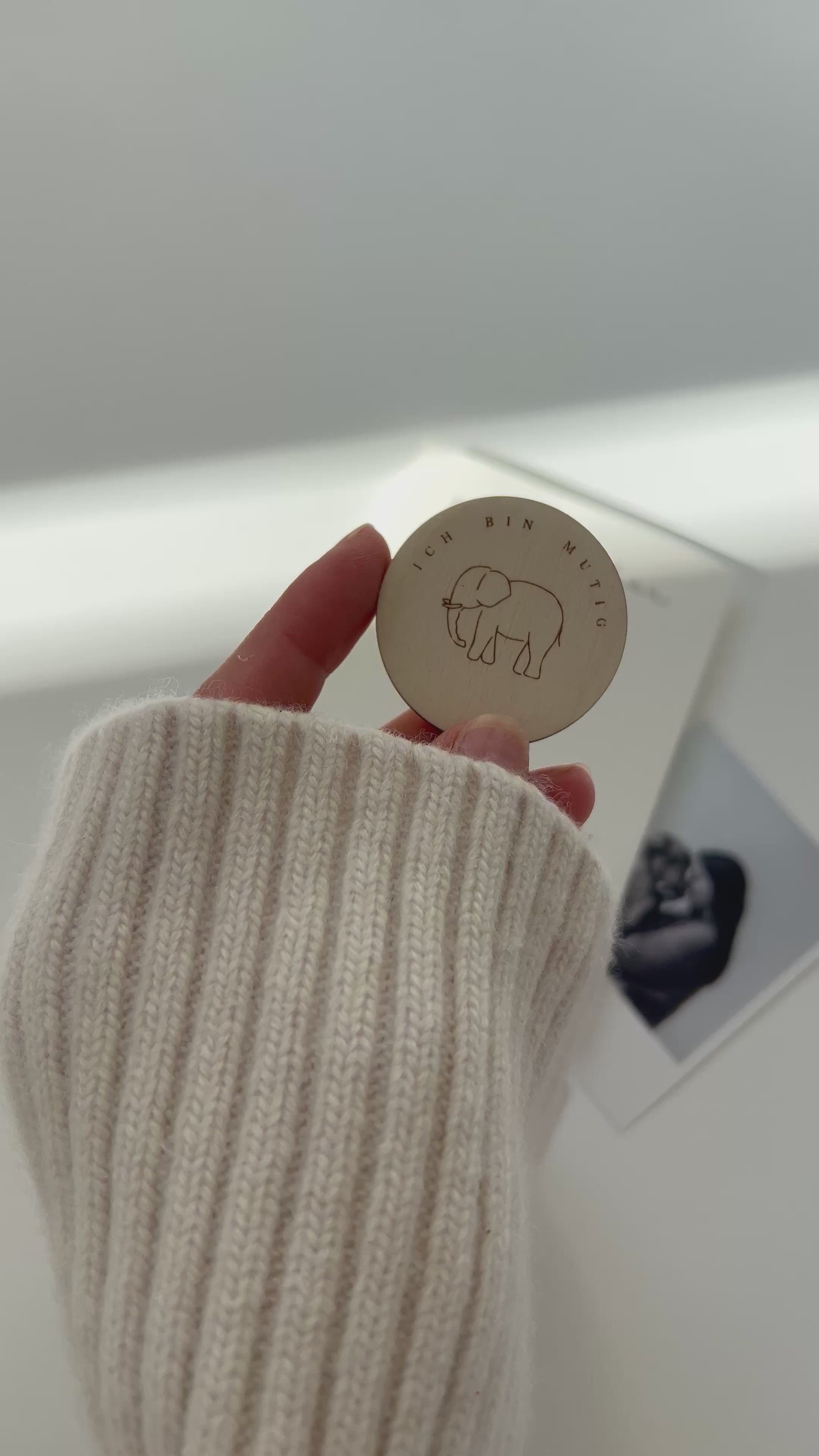 Mutmacher Holz Elefant Taufgeschenk Kind – Ich bin mutig graviert – Mutmacherkarte minimalistisch handgefertigt Deutschland